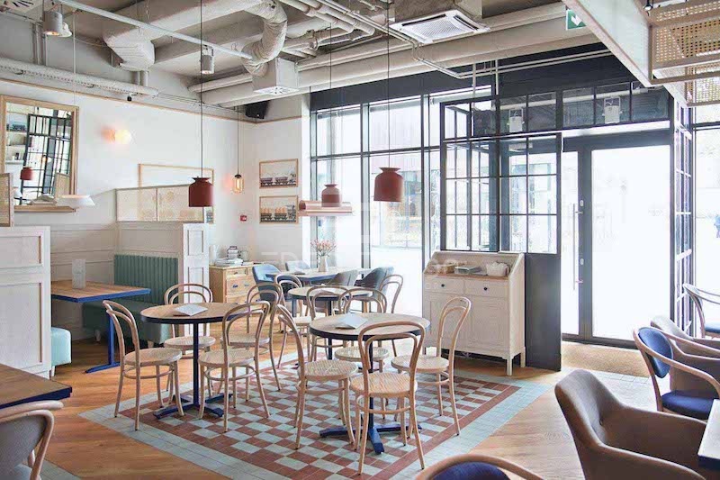 Quán cafe Scandinavian tận dụng ánh sáng tự nhiên phóng khoáng, tự do