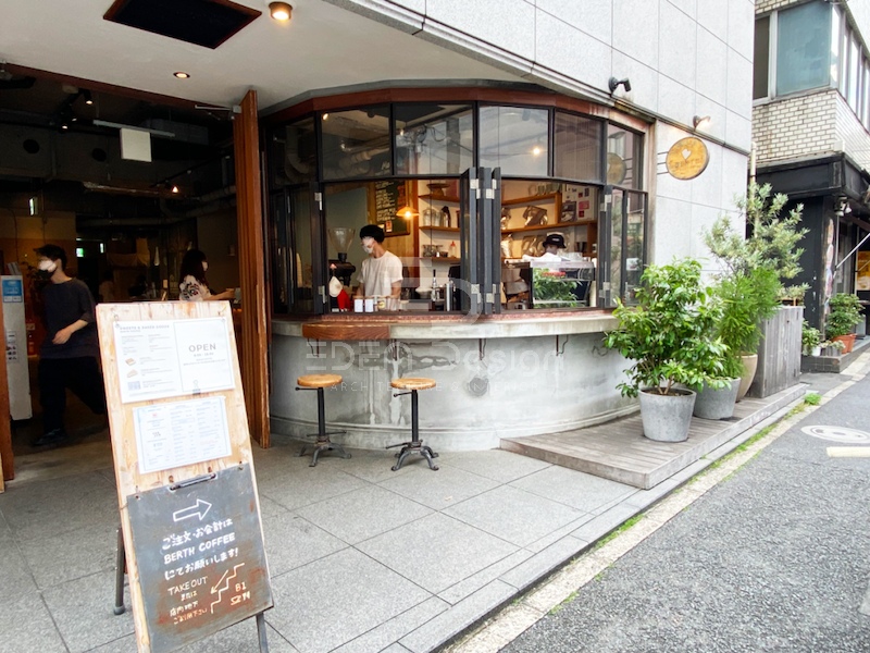 Thiết kế không gian quán cafe đơn giản và truyền thống nhưng vẫn tinh tế