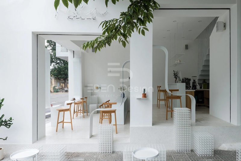 Thiết kế quán cafe bình dân theo phong cách hiện đại dùng màu trắng chủ đạo