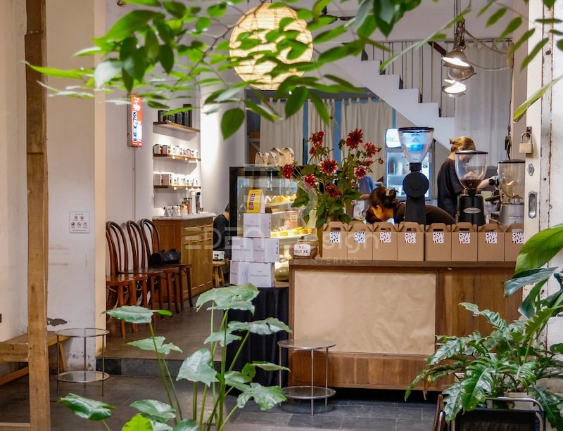 Thiết kế quán cafe thu hút khách hàng dù nằm sâu trong con hẻm nhỏ