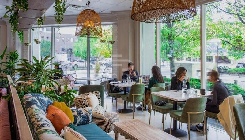 Quán cafe xinh xắn kiểu Pháp tạo cảm giác lãng mạn và quý phái