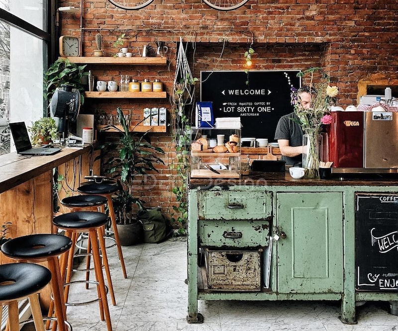 Không gian thưởng thức cafe tường thô mộc và gam màu trầm