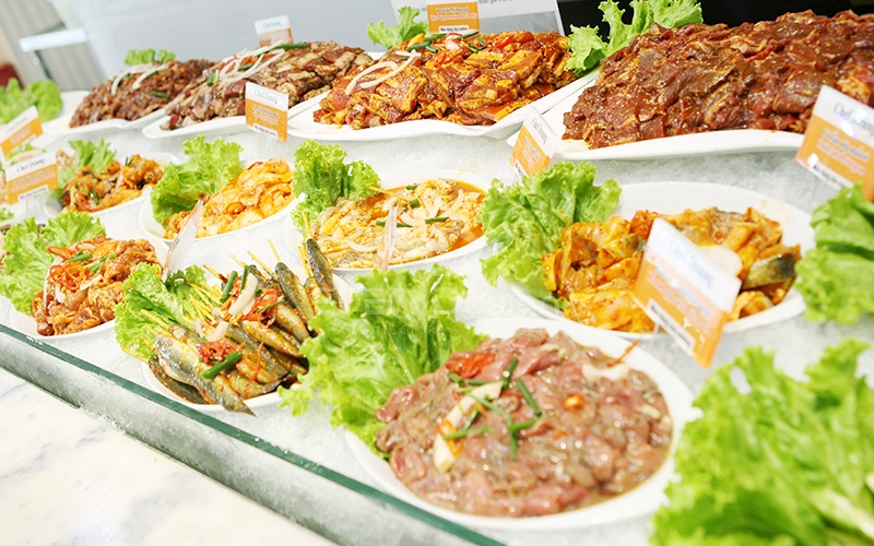 Quầy line đa dạng trong nhà hàng buffet hải sản Chef Dzung