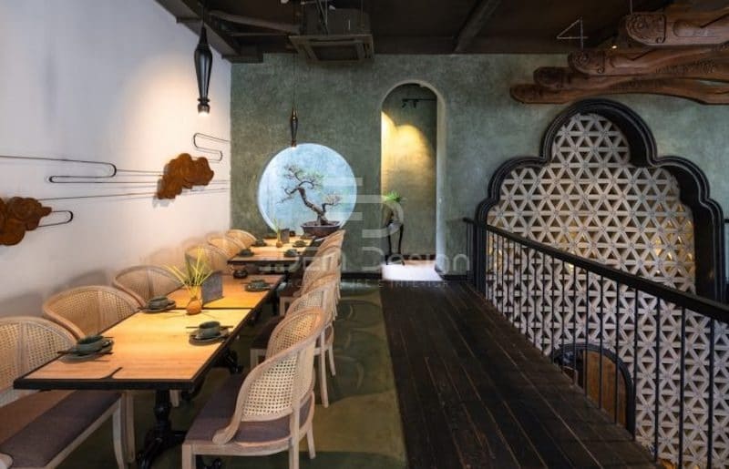 Nhà hàng chay decor bằng những thanh gỗ chạm khắc tinh tế