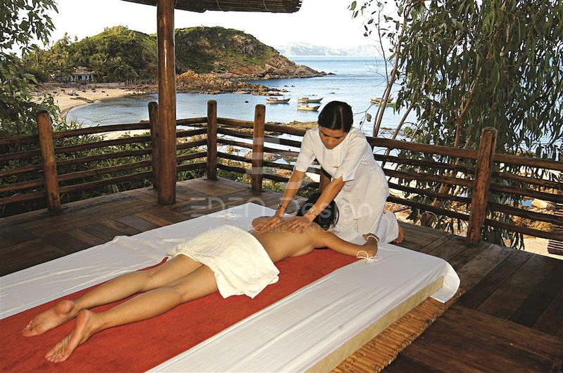 Spa ven biển với không gian mở rộng, nơi những làn gió biển mang không khí tươi mát cho khách hàng