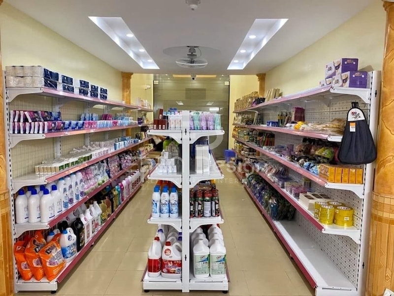 Tận dụng diện tích của cửa hàng tạp hóa bằng cách sử dụng hệ kệ chữ U khoa học