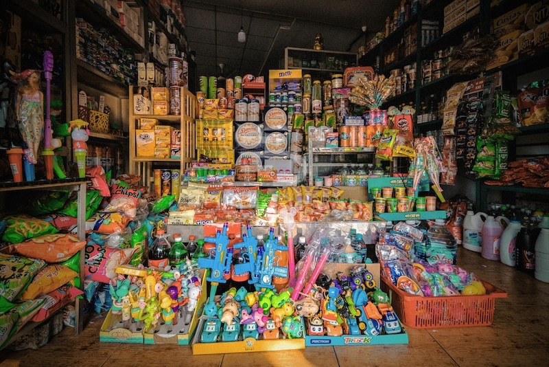 Cửa hàng tạp hóa diện tích nhỏ cần cân nhắc kỹ khi chọn kiểu kệ để tối ưu không gian