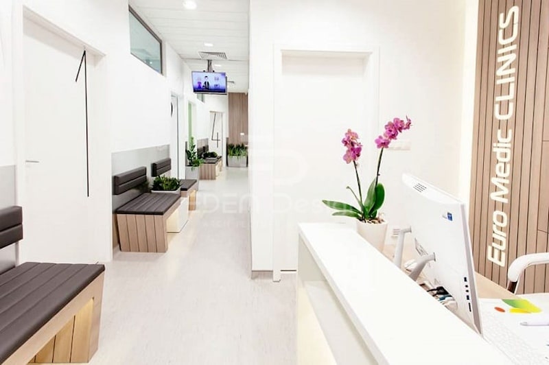 Khu vực tiếp tân và sảnh chờ gần nhau dành cho những phòng khám có diện tích nhỏ