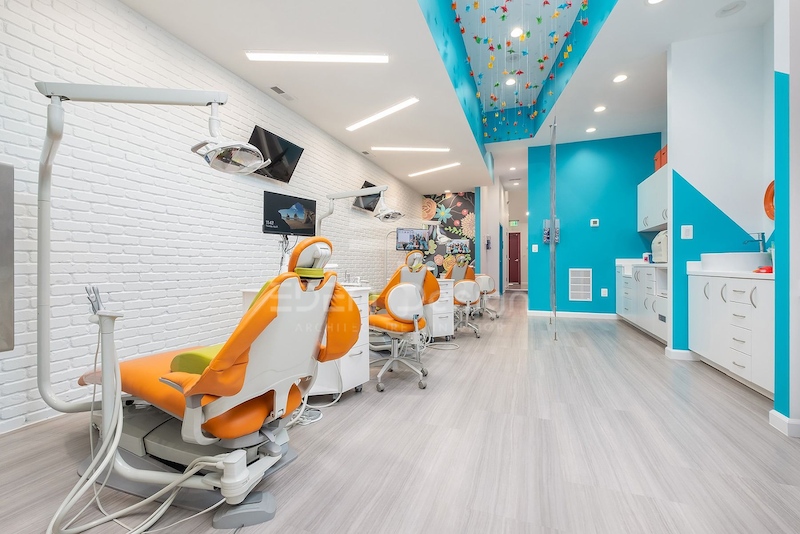 Thiết kế phòng khám khoa nhi ứng dụng công nghệ hiện đại và hệ thống đèn LED sinh động