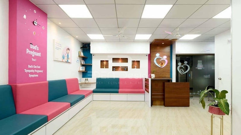 Khu vực lễ tân nên được trang bị ghế sofa êm ái để sản phụ ngồi thoải mái hơn