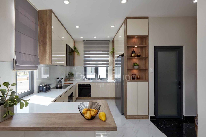 Điều chỉnh vị trí cửa bếp hoặc cửa phòng ngủ sao cho không đối diện trực tiếp với nhau