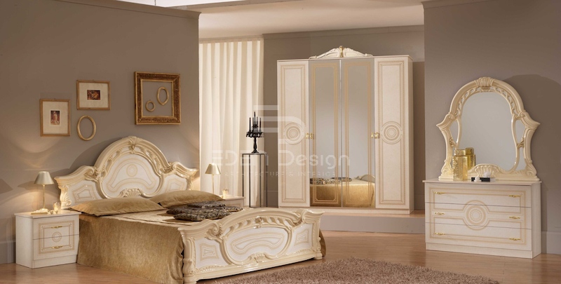 Bình phong ngăn cách giữa gương và cửa phòng ngủ giúp hạn chế các tác động xấu