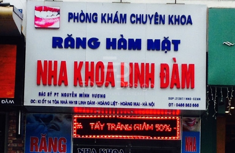 Bảng hiệu phòng khám ốp nhôm alu chữ mica kèm bảng LED chạy chữ thu hút