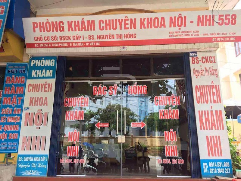 Biển hiệu phòng khám chuyên khoa nội được ốp mặt dựng alu với chữ đỏ nổi bật