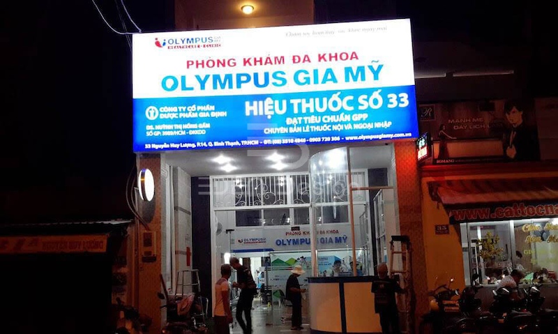 Biển hiệu phòng khám đa khoa được ốp mặt dựng alu kết hợp với đèn LED hắt sáng đảm bảo thu hút 24/7