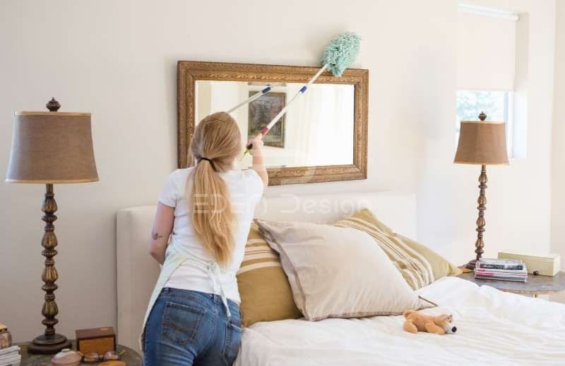 Thường xuyên dọn dẹp phòng ngủ cũng là một cách ngăn chặn rết bò vào phòng