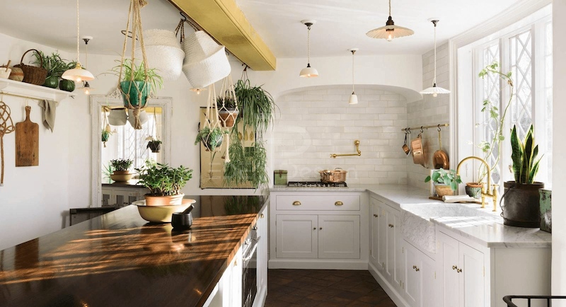 Thay tường mới sẽ khiến cho cả phòng bếp thay đổi với diện mạo hoàn toàn khác