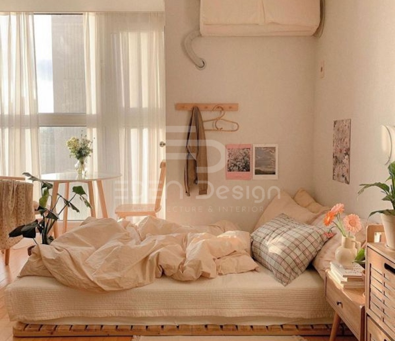 Đặt thêm chậu cây nhỏ để giúp căn phòng được thông thoáng và tươi mới